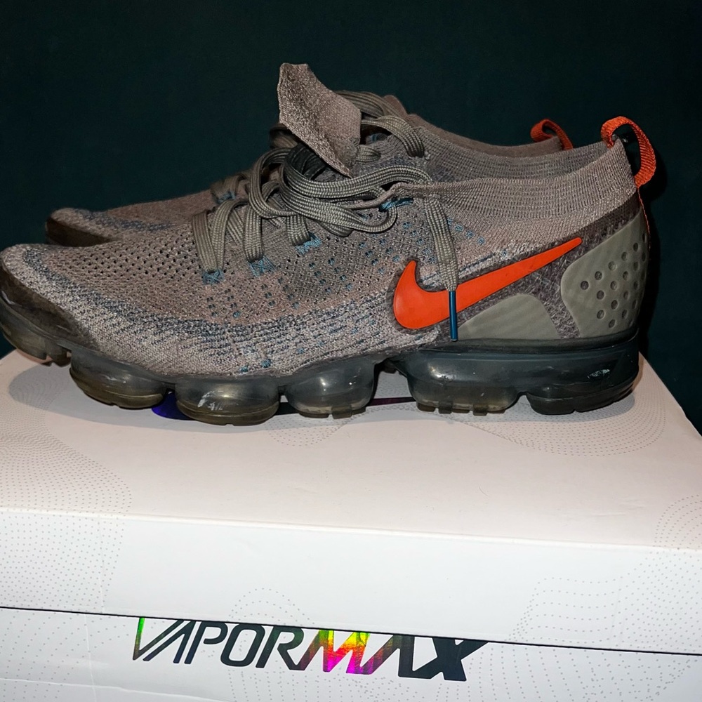 NIKE AIR VAPORMAX FLYKNIT 2 Men’s 'DARK STUCCO' 11 very good condition w/box